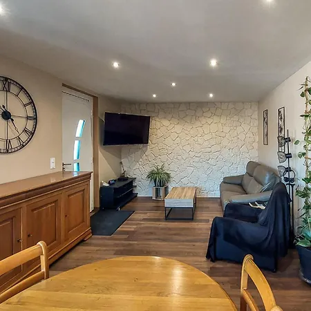 2 Bedroom Lovely In *
